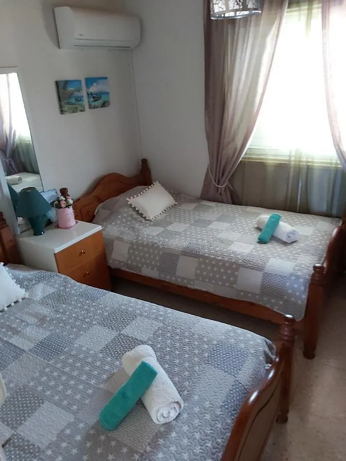 Marlens Beach House Villa Meneou
